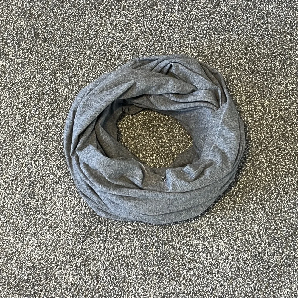 lululemon athletica Gray Infinity Scarf - Picture 3 of 8